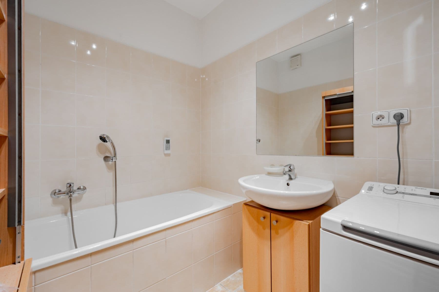 1 bedroom with open-plan kitchen flat to rent, 67 m², Semická, Prague, Prague 1 bedroom with open-plan kitchen flat to rent, 67 m², Semická, Prague, Prague