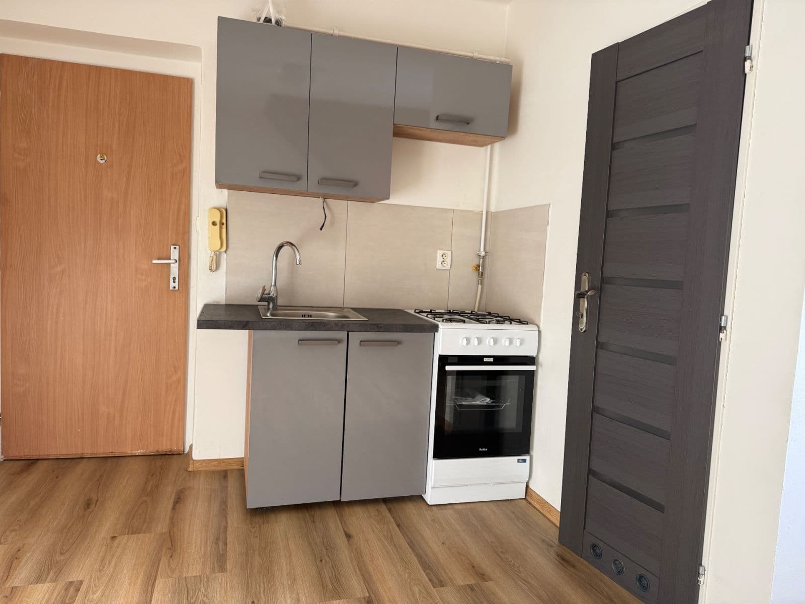 Studio flat to rent, 25 m², 28. října, Ostrava, Moravskoslezský Region Studio flat to rent, 25 m², 28. října, Ostrava, Moravskoslezský Region