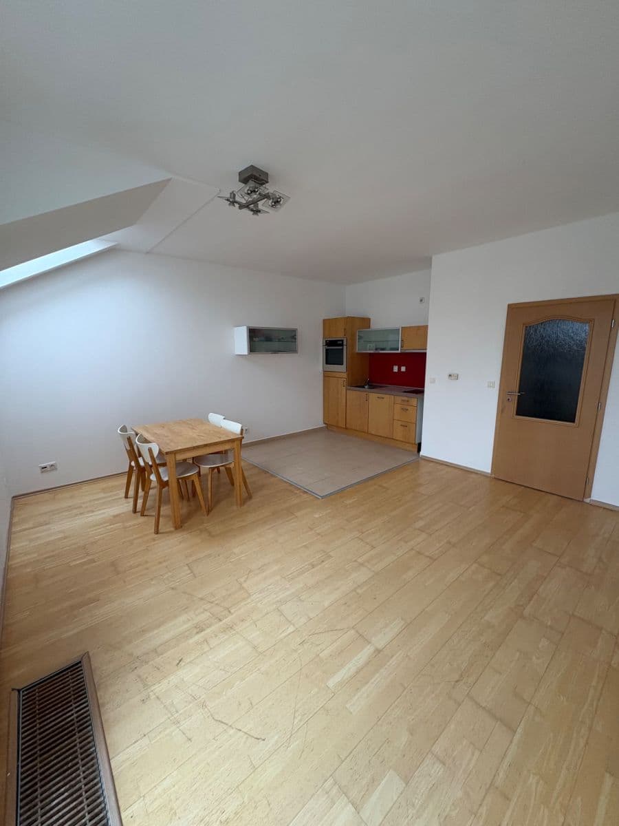 Studio flat to rent, 33 m², Boloňská, Prague, Prague Studio flat to rent, 33 m², Boloňská, Prague, Prague