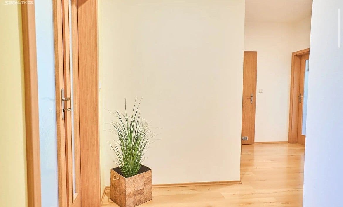 2 bedroom with open-plan kitchen flat to rent, 116 m², Přízřenická, Modřice, Jihomoravský Region 2 bedroom with open-plan kitchen flat to rent, 116 m², Přízřenická, Modřice, Jihomoravský Region