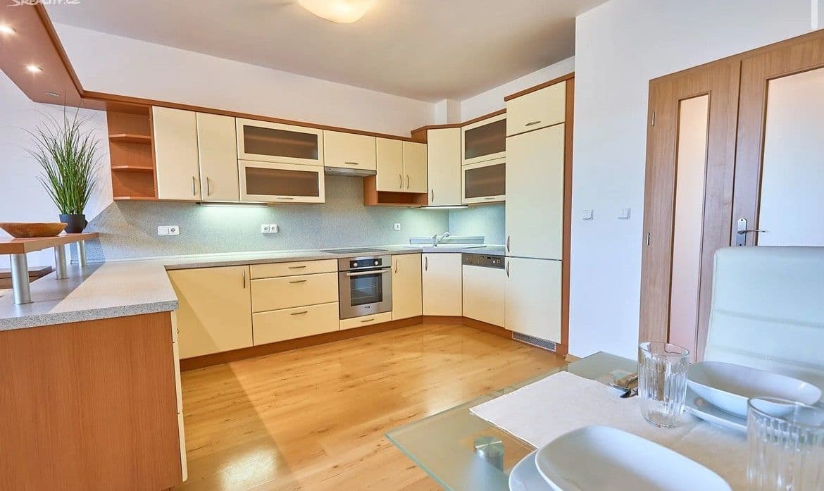 2 bedroom with open-plan kitchen flat to rent, 116 m², Přízřenická, Modřice, Jihomoravský Region 2 bedroom with open-plan kitchen flat to rent, 116 m², Přízřenická, Modřice, Jihomoravský Region