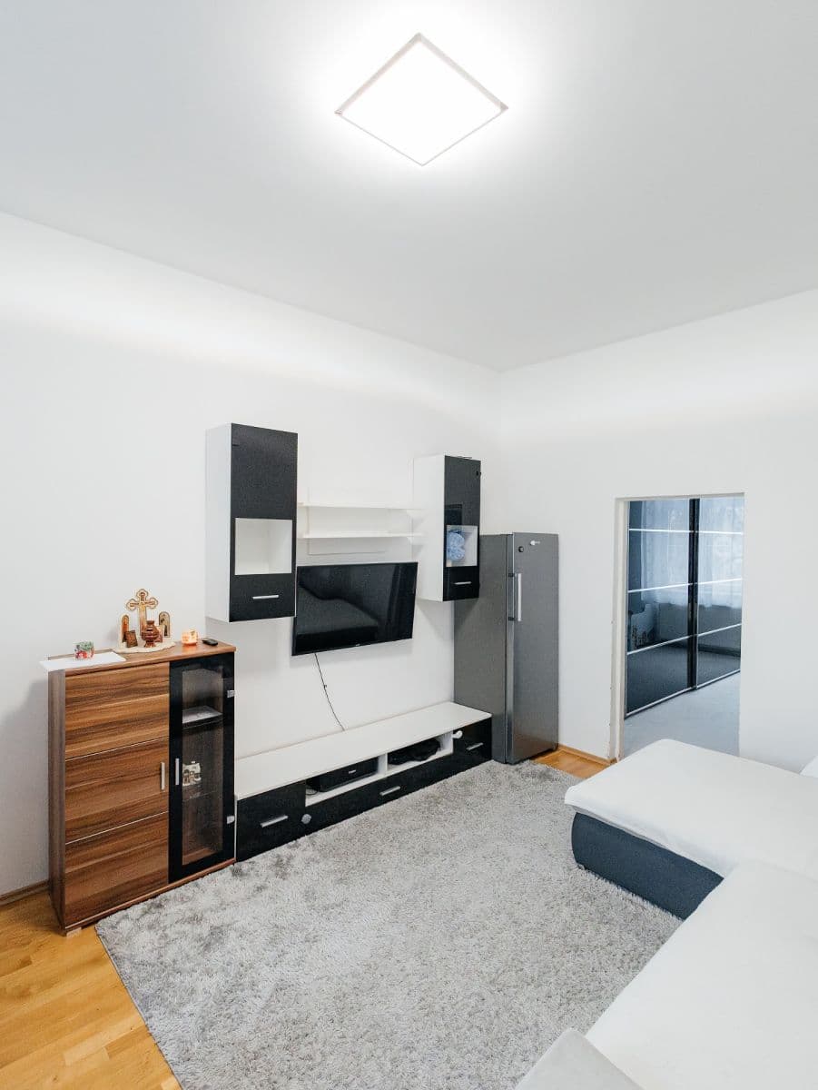 1 bedroom with open-plan kitchen flat to rent, 55 m², nám. Edvarda Beneše, Kladno, Středočeský Region 1 bedroom with open-plan kitchen flat to rent, 55 m², nám. Edvarda Beneše, Kladno, Středočeský Region