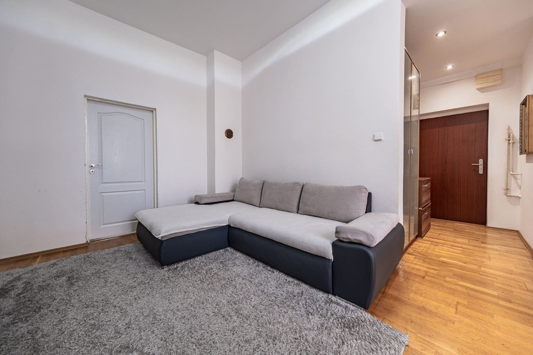 1 bedroom with open-plan kitchen flat to rent, 55 m², nám. Edvarda Beneše, Kladno, Středočeský Region 1 bedroom with open-plan kitchen flat to rent, 55 m², nám. Edvarda Beneše, Kladno, Středočeský Region