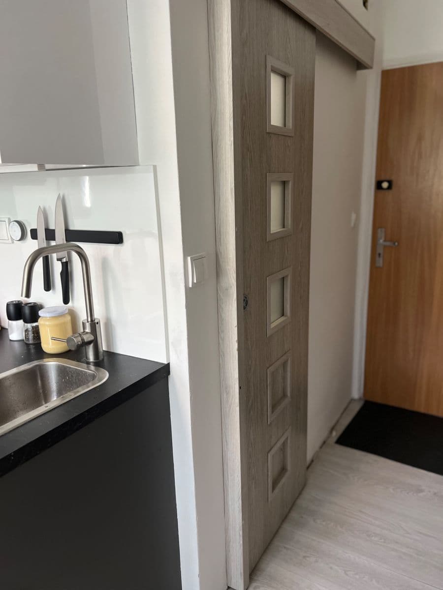 Studio flat to rent, 20 m², Horolezecká, Prague, Prague Studio flat to rent, 20 m², Horolezecká, Prague, Prague