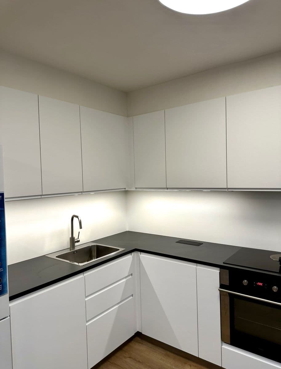 3 bedroom with open-plan kitchen flat to rent, 83 m², Pujmanové, Prague, Prague 3 bedroom with open-plan kitchen flat to rent, 83 m², Pujmanové, Prague, Prague