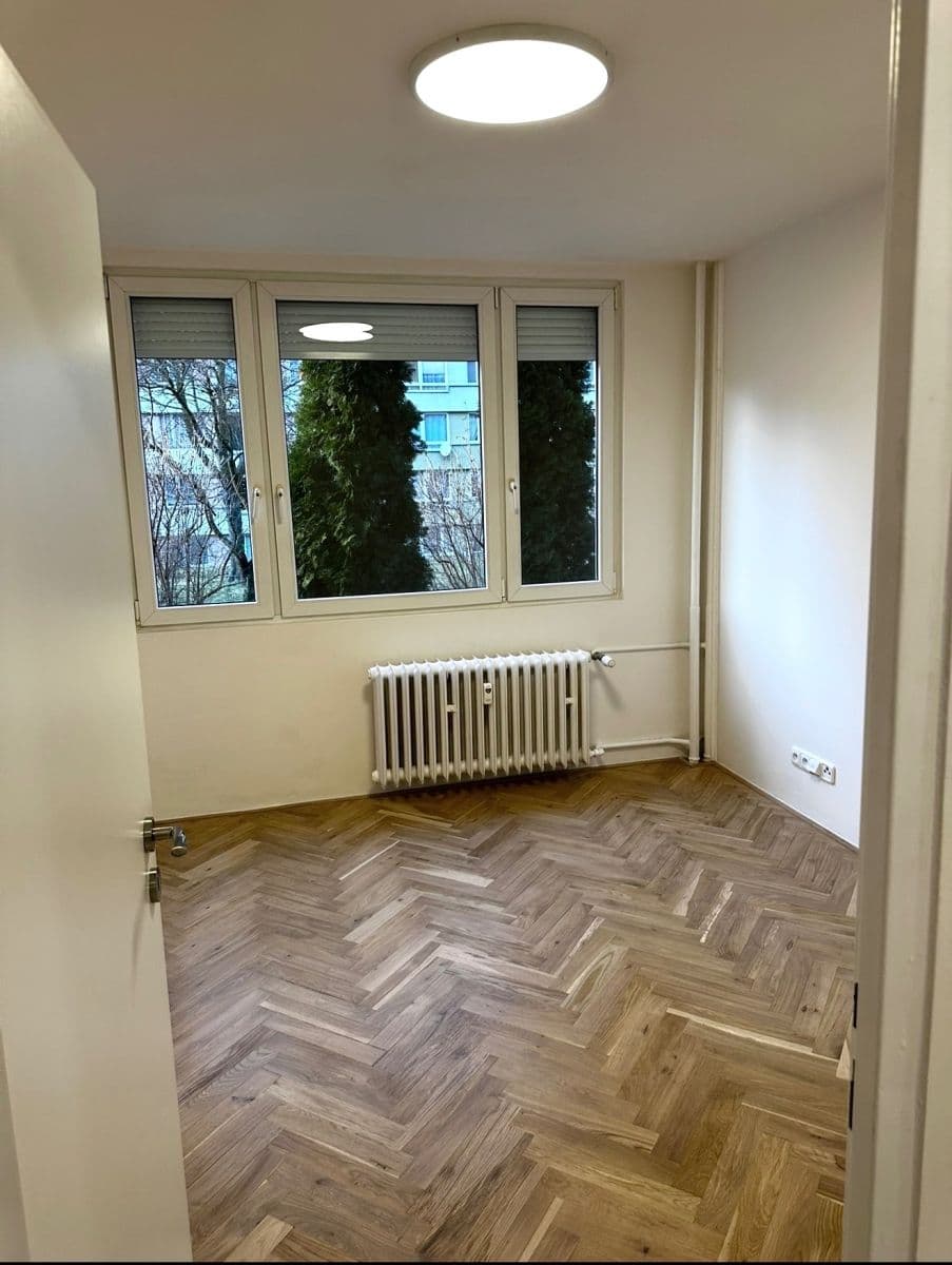 3 bedroom with open-plan kitchen flat to rent, 83 m², Pujmanové, Prague, Prague 3 bedroom with open-plan kitchen flat to rent, 83 m², Pujmanové, Prague, Prague