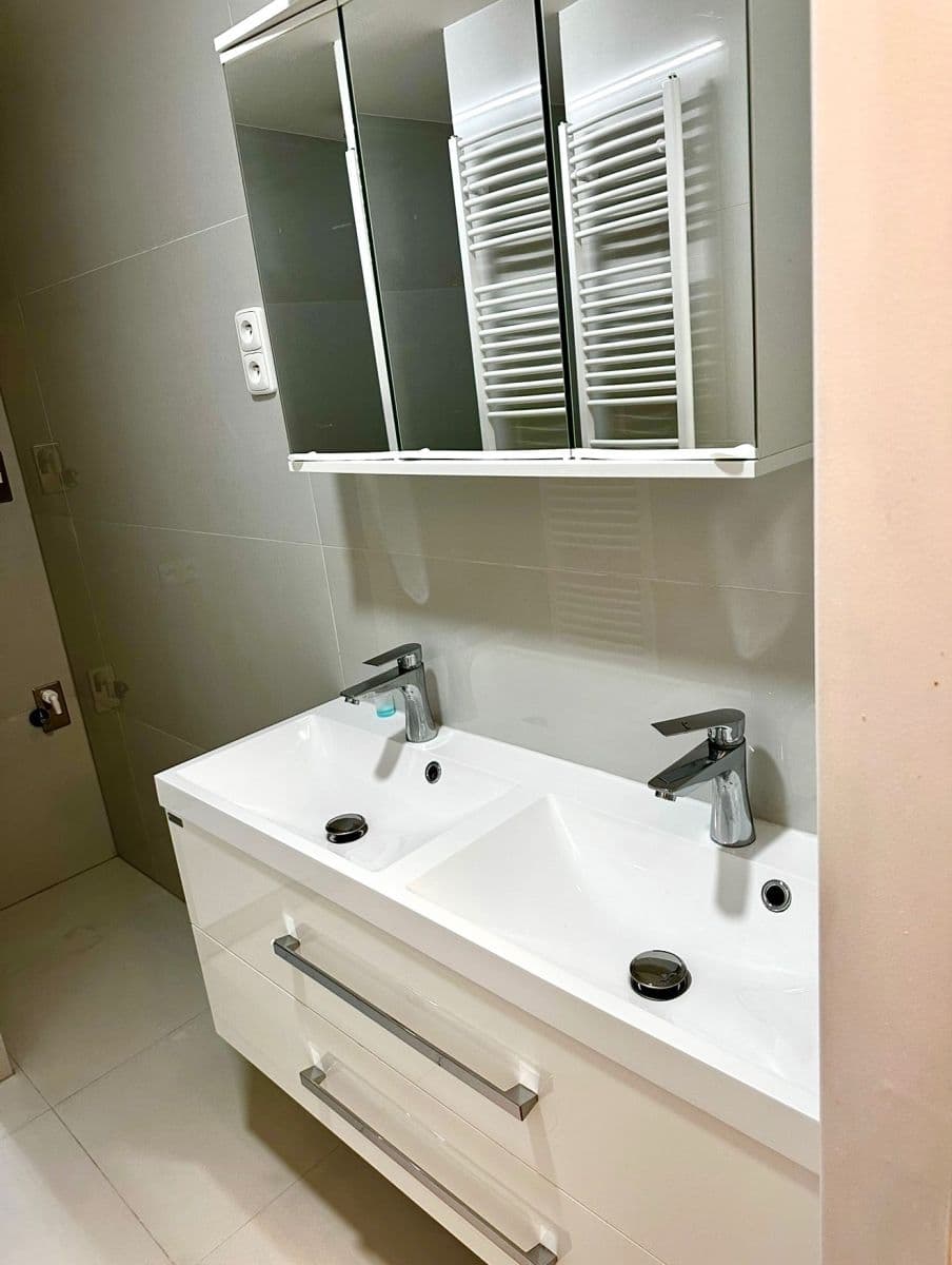 3 bedroom with open-plan kitchen flat to rent, 83 m², Pujmanové, Prague, Prague 3 bedroom with open-plan kitchen flat to rent, 83 m², Pujmanové, Prague, Prague