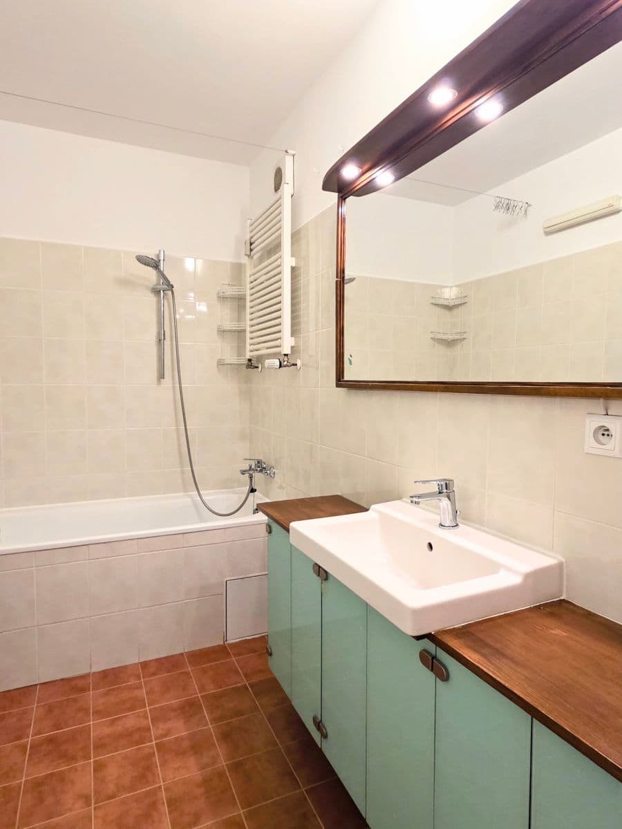 2 bedroom with open-plan kitchen flat to rent, 75 m², Kloboučnická, Prague, Prague 2 bedroom with open-plan kitchen flat to rent, 75 m², Kloboučnická, Prague, Prague