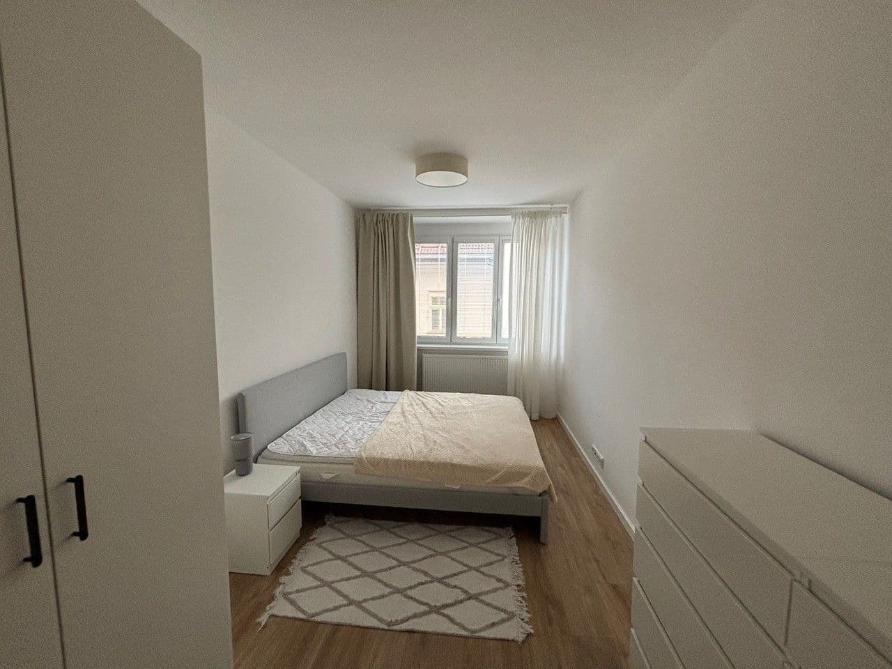 1 bedroom with open-plan kitchen flat to rent, 45 m², Boleslavova, Prague, Prague 1 bedroom with open-plan kitchen flat to rent, 45 m², Boleslavova, Prague, Prague