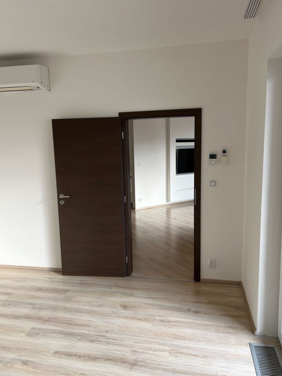 2 bedroom with open-plan kitchen flat for sale, 99 m², Řípská, Brno, Jihomoravský Region 2 bedroom with open-plan kitchen flat for sale, 99 m², Řípská, Brno, Jihomoravský Region