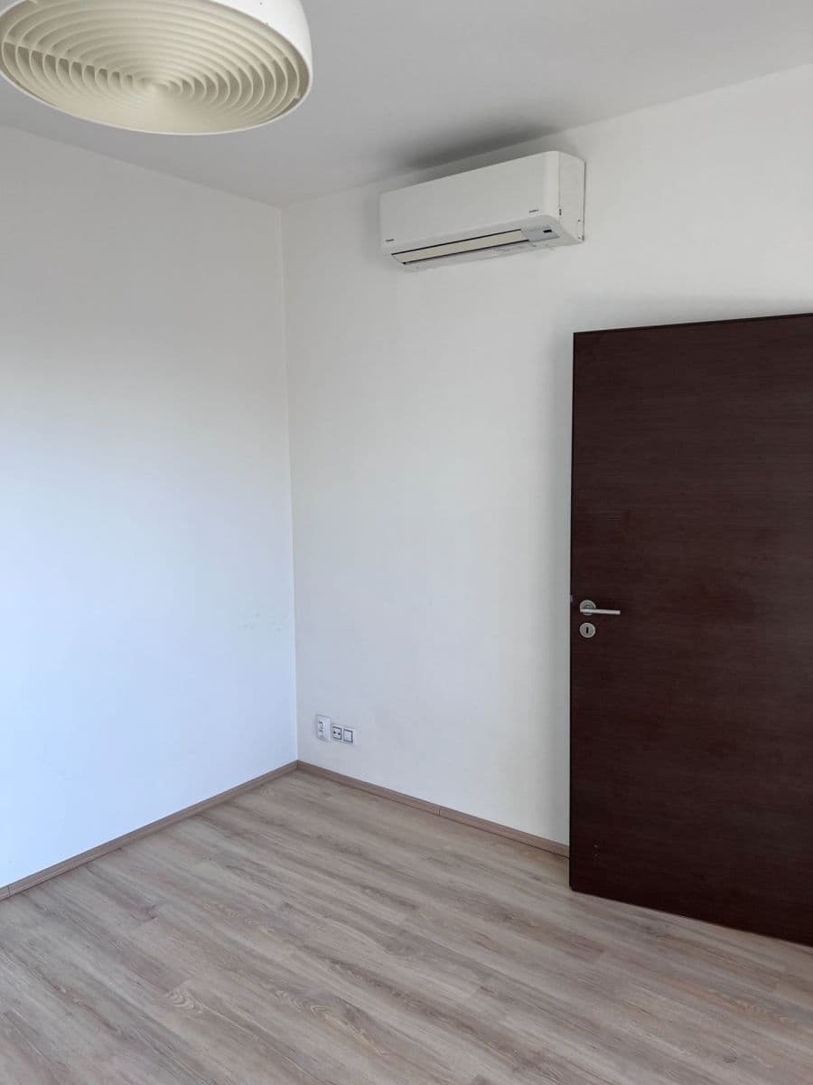 2 bedroom with open-plan kitchen flat for sale, 99 m², Řípská, Brno, Jihomoravský Region 2 bedroom with open-plan kitchen flat for sale, 99 m², Řípská, Brno, Jihomoravský Region