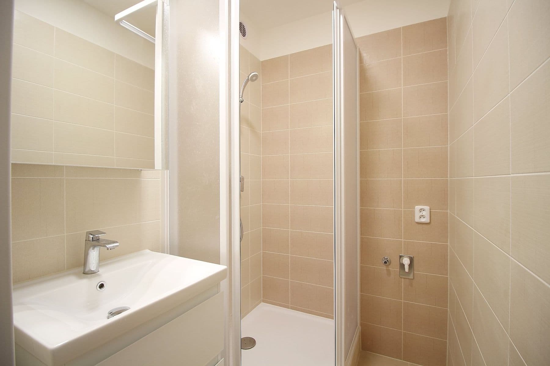 1 bedroom with open-plan kitchen flat to rent, 43 m², Chalupkova, Prague, Prague 1 bedroom with open-plan kitchen flat to rent, 43 m², Chalupkova, Prague, Prague