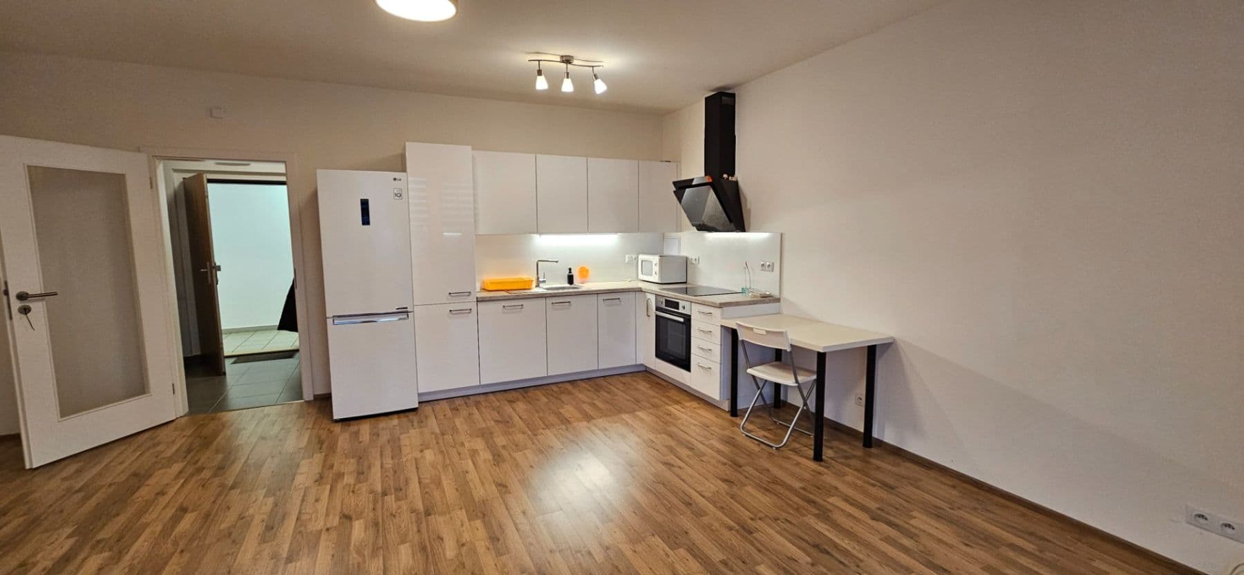 Studio flat to rent, 50 m², Velvarská, Horoměřice, Středočeský Region Studio flat to rent, 50 m², Velvarská, Horoměřice, Středočeský Region