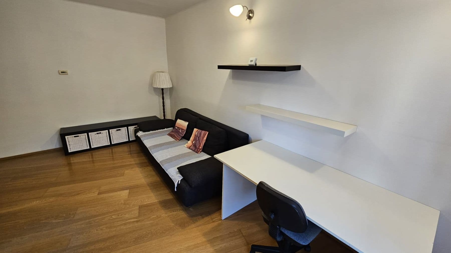 1 bedroom with open-plan kitchen flat to rent, 39 m², Biskupcova, Prague, Prague 1 bedroom with open-plan kitchen flat to rent, 39 m², Biskupcova, Prague, Prague