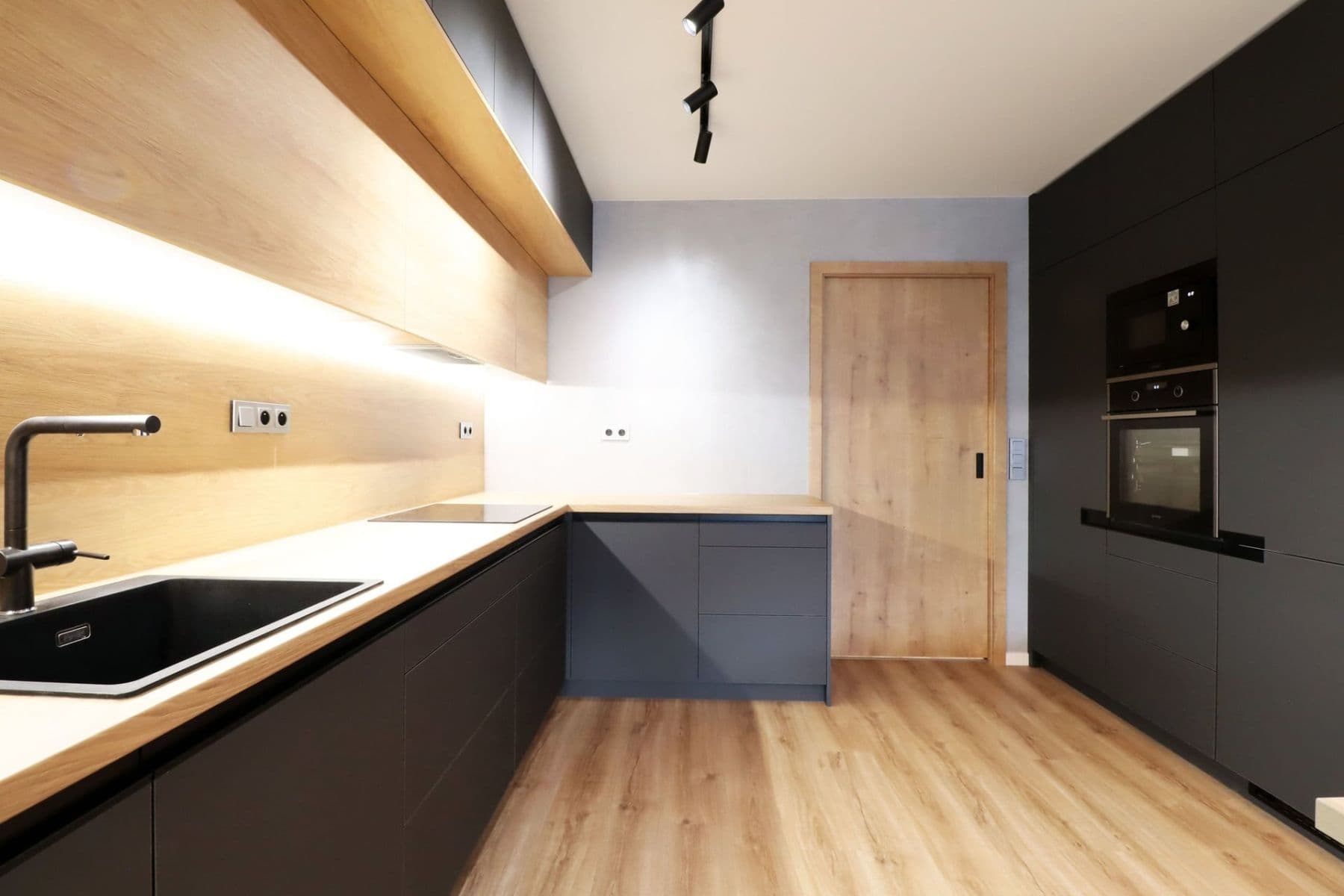 3 bedroom with open-plan kitchen flat to rent, 82 m², Hněvkovského, Prague, Prague 3 bedroom with open-plan kitchen flat to rent, 82 m², Hněvkovského, Prague, Prague