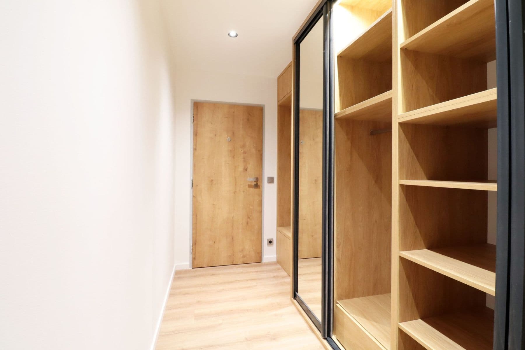 3 bedroom with open-plan kitchen flat to rent, 82 m², Hněvkovského, Prague, Prague 3 bedroom with open-plan kitchen flat to rent, 82 m², Hněvkovského, Prague, Prague