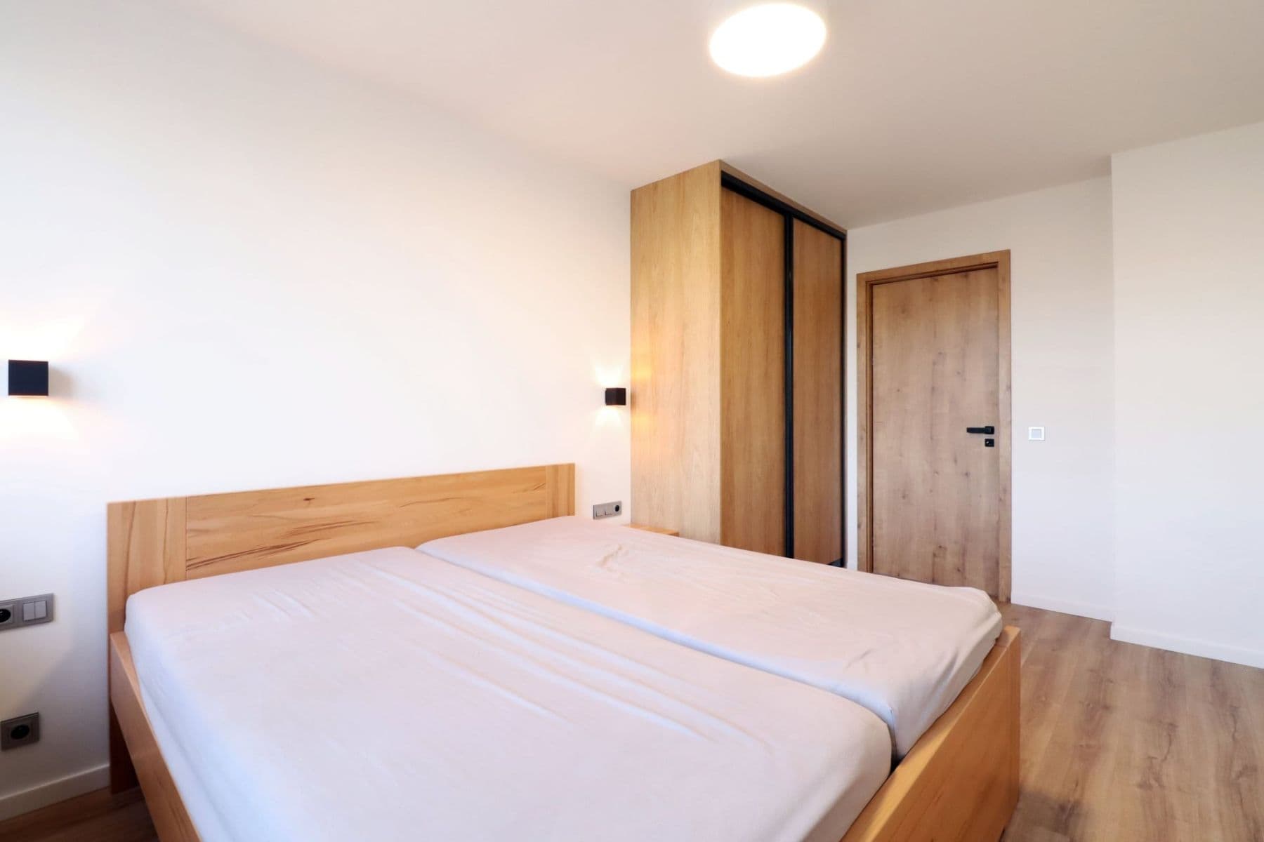 3 bedroom with open-plan kitchen flat to rent, 82 m², Hněvkovského, Prague, Prague 3 bedroom with open-plan kitchen flat to rent, 82 m², Hněvkovského, Prague, Prague