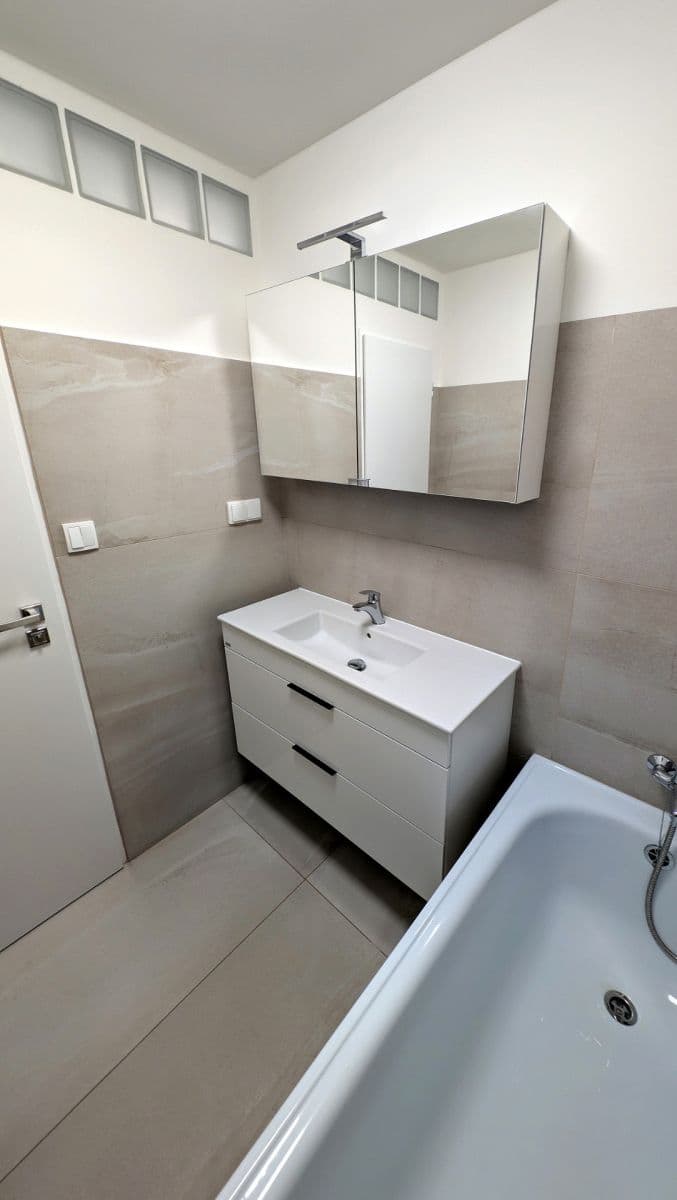 4 bedroom flat to rent, 107 m², Chalabalova, Prague, Prague 4 bedroom flat to rent, 107 m², Chalabalova, Prague, Prague