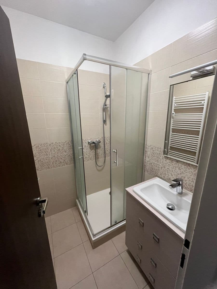 1 bedroom with open-plan kitchen flat to rent, 37 m², Nedvězská, Prague, Prague 1 bedroom with open-plan kitchen flat to rent, 37 m², Nedvězská, Prague, Prague