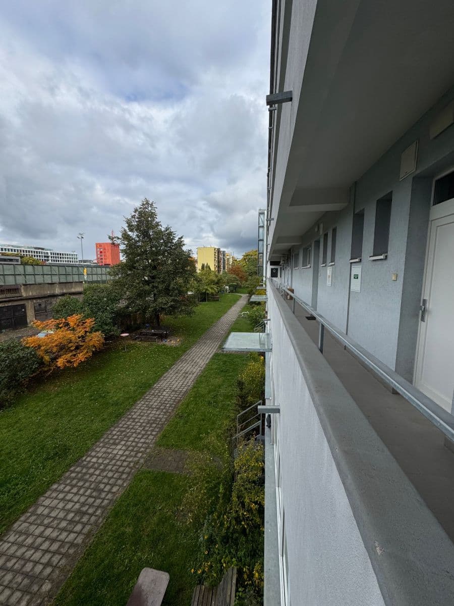 1 bedroom with open-plan kitchen flat to rent, 42 m², Osadní, Prague, Prague 1 bedroom with open-plan kitchen flat to rent, 42 m², Osadní, Prague, Prague