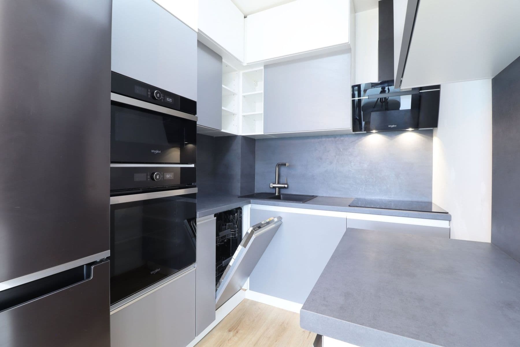 1 bedroom with open-plan kitchen flat to rent, 40 m², Velvarská, Horoměřice, Středočeský Region 1 bedroom with open-plan kitchen flat to rent, 40 m², Velvarská, Horoměřice, Středočeský Region