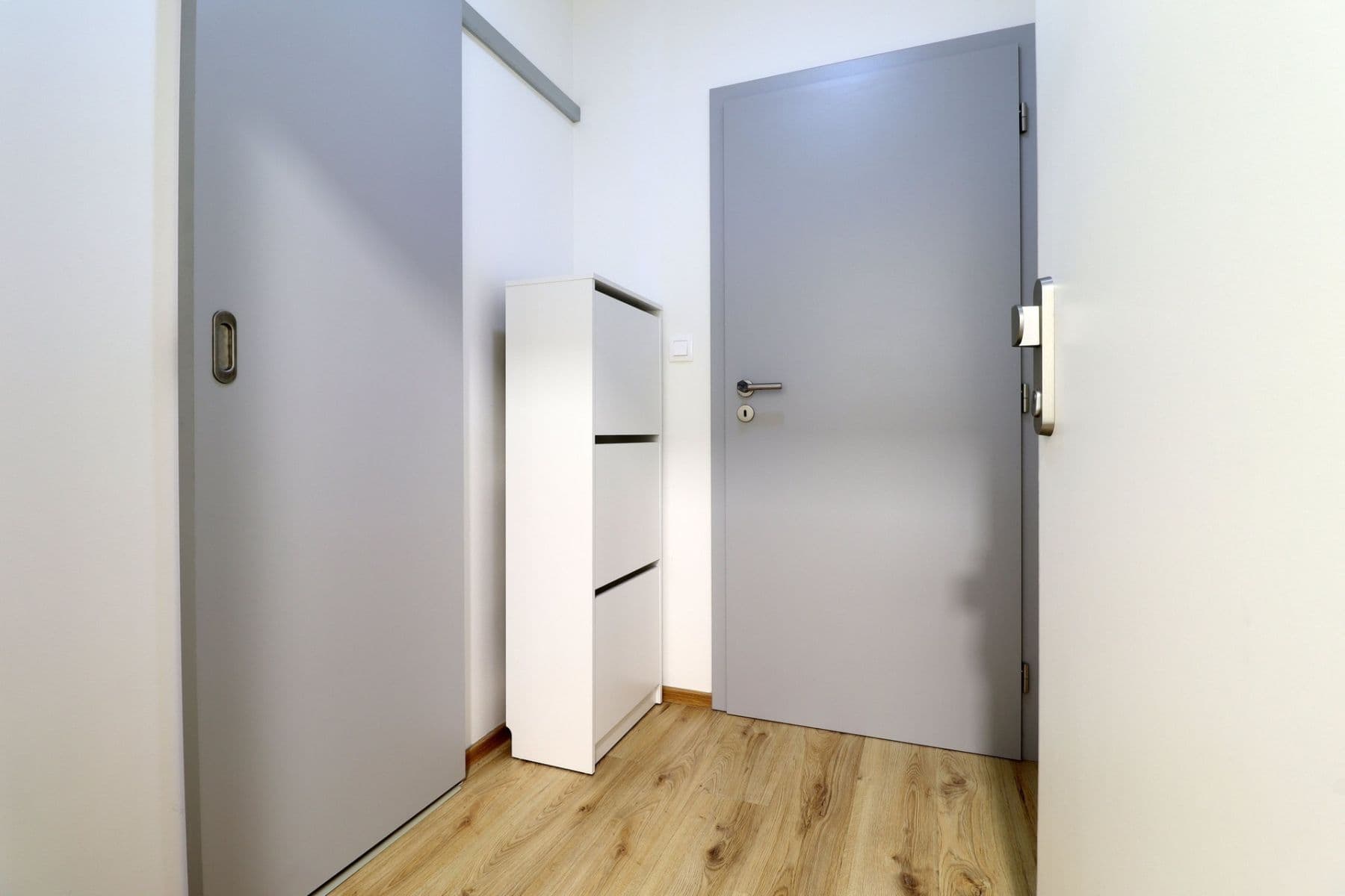 1 bedroom with open-plan kitchen flat to rent, 40 m², Velvarská, Horoměřice, Středočeský Region 1 bedroom with open-plan kitchen flat to rent, 40 m², Velvarská, Horoměřice, Středočeský Region