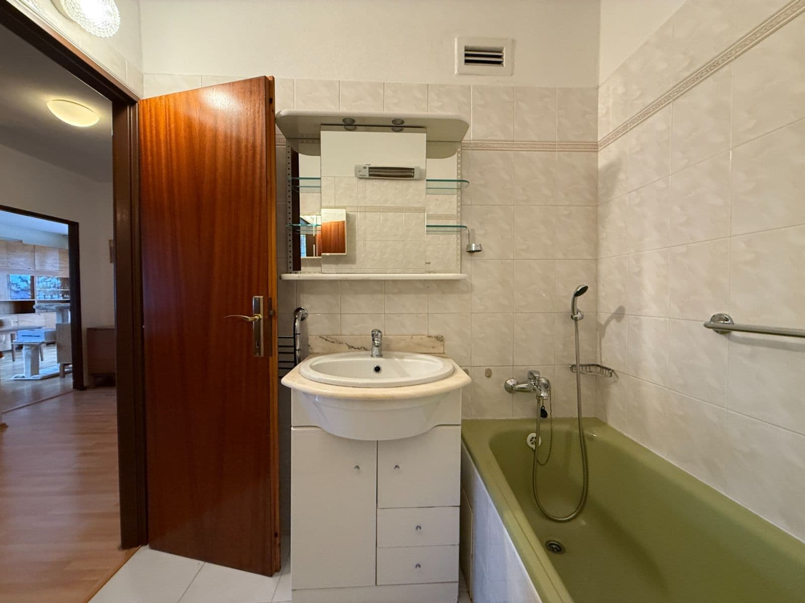 3 bedroom flat to rent, 90 m², Nad Křížkem, Prague, Prague 3 bedroom flat to rent, 90 m², Nad Křížkem, Prague, Prague