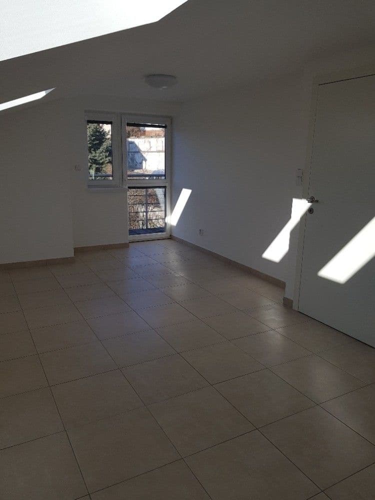 2 bedroom with open-plan kitchen flat to rent, 100 m², Brigádnická, Brno, Jihomoravský Region 2 bedroom with open-plan kitchen flat to rent, 100 m², Brigádnická, Brno, Jihomoravský Region