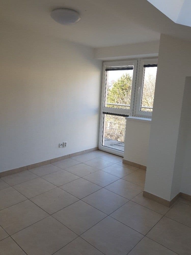 2 bedroom with open-plan kitchen flat to rent, 100 m², Brigádnická, Brno, Jihomoravský Region 2 bedroom with open-plan kitchen flat to rent, 100 m², Brigádnická, Brno, Jihomoravský Region