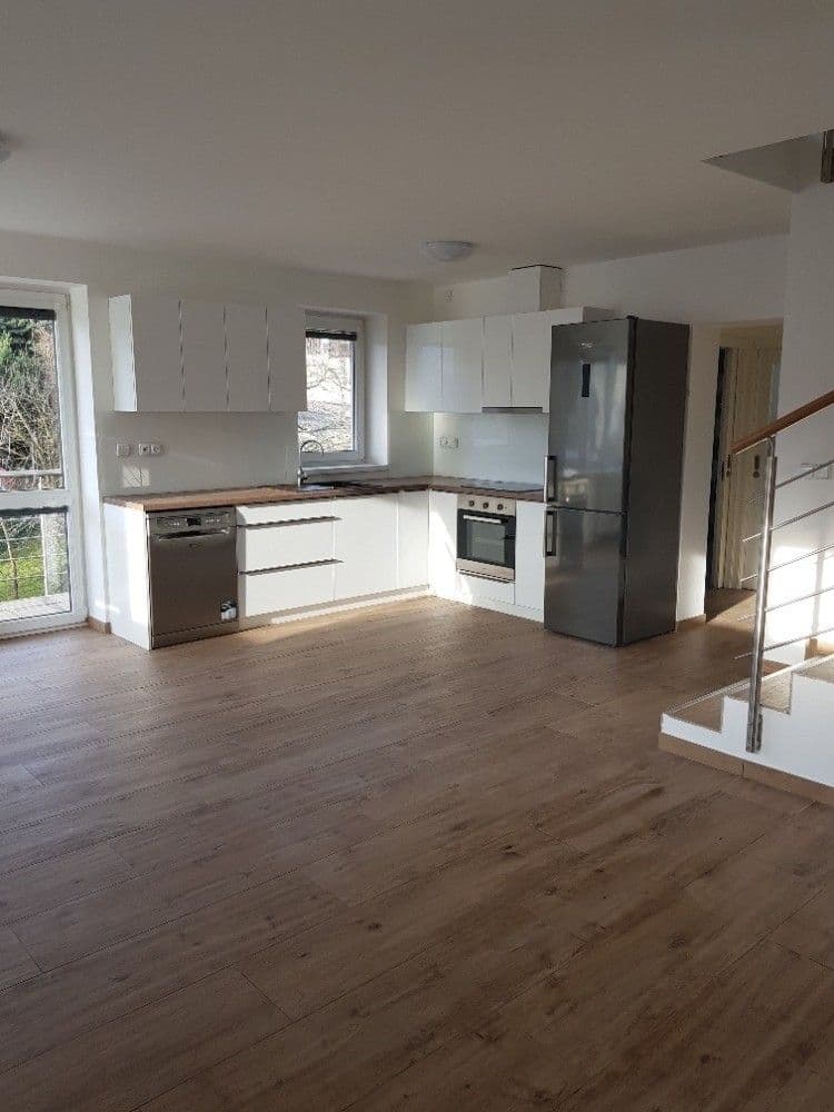 2 bedroom with open-plan kitchen flat to rent, 100 m², Brigádnická, Brno, Jihomoravský Region 2 bedroom with open-plan kitchen flat to rent, 100 m², Brigádnická, Brno, Jihomoravský Region