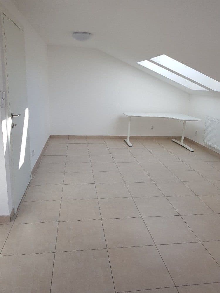 2 bedroom with open-plan kitchen flat to rent, 100 m², Brigádnická, Brno, Jihomoravský Region 2 bedroom with open-plan kitchen flat to rent, 100 m², Brigádnická, Brno, Jihomoravský Region