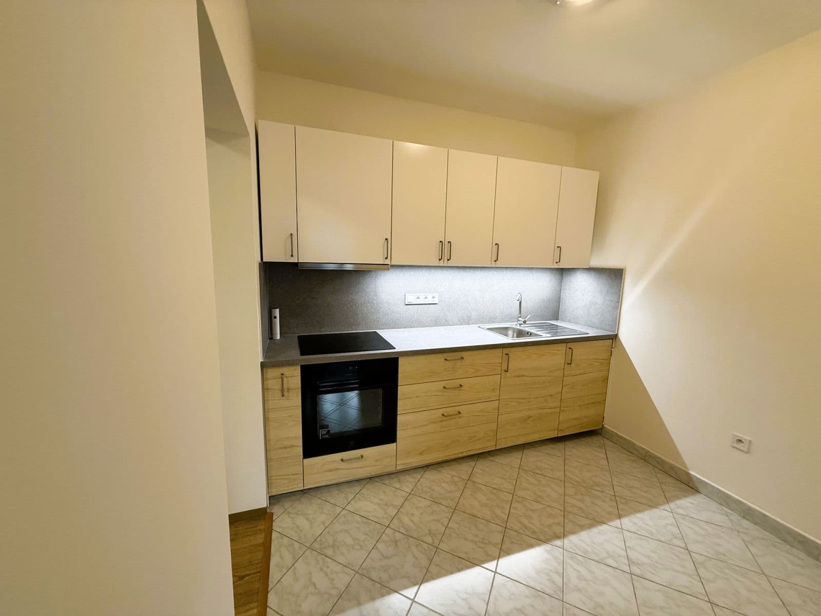 1 bedroom with open-plan kitchen flat to rent, 40 m², Veverkova, Přelouč, Pardubický Region 1 bedroom with open-plan kitchen flat to rent, 40 m², Veverkova, Přelouč, Pardubický Region