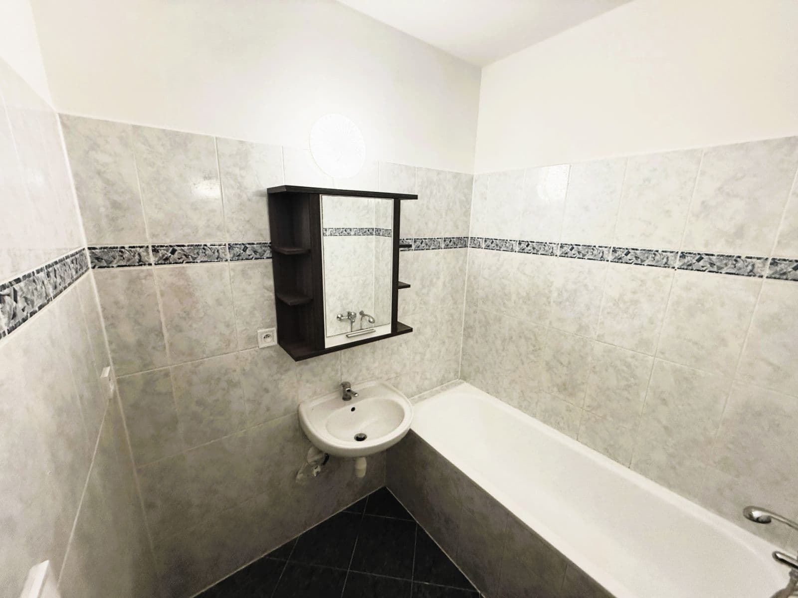 1 bedroom with open-plan kitchen flat to rent, 40 m², Veverkova, Přelouč, Pardubický Region 1 bedroom with open-plan kitchen flat to rent, 40 m², Veverkova, Přelouč, Pardubický Region