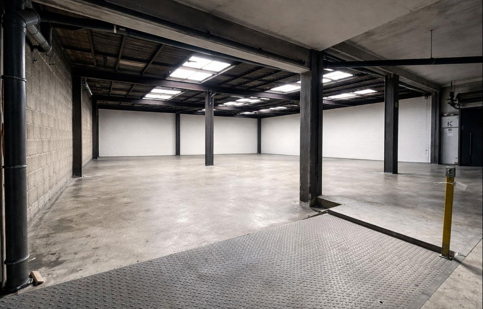 non-residential property to rent, 6,500 m², Weidhausen b.Coburg, Bavaria non-residential property to rent, 6,500 m², Weidhausen b.Coburg, Bavaria