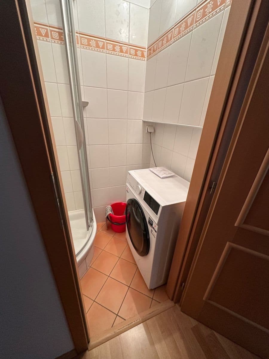 5 bedroom flat to rent, 120 m², Zbudovská, Prague, Prague 5 bedroom flat to rent, 120 m², Zbudovská, Prague, Prague