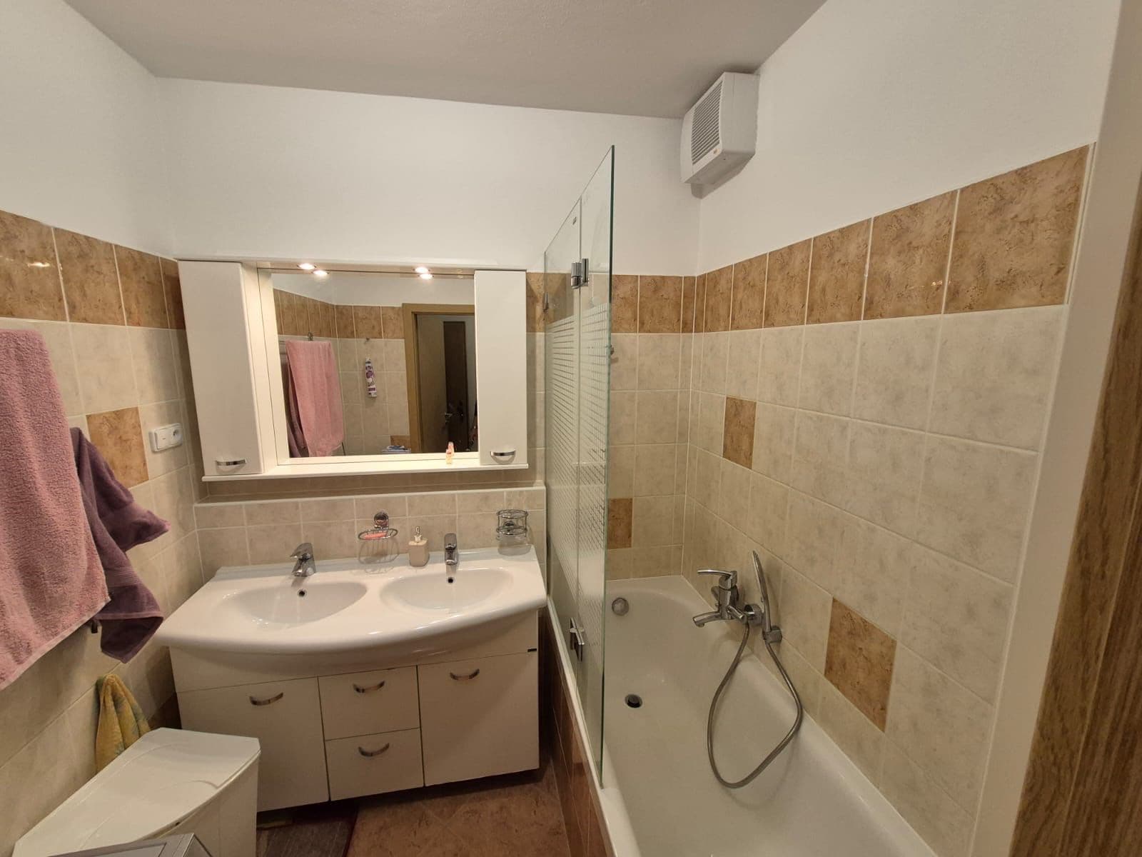 3 bedroom with open-plan kitchen flat to rent, 118 m², Dusíkova, Brno, Jihomoravský Region 3 bedroom with open-plan kitchen flat to rent, 118 m², Dusíkova, Brno, Jihomoravský Region