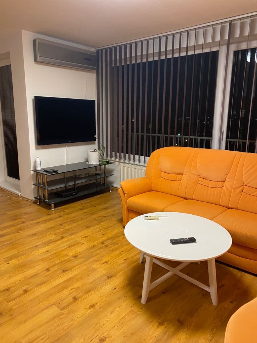 3 bedroom with open-plan kitchen flat to rent, 118 m², Dusíkova, Brno, Jihomoravský Region 3 bedroom with open-plan kitchen flat to rent, 118 m², Dusíkova, Brno, Jihomoravský Region