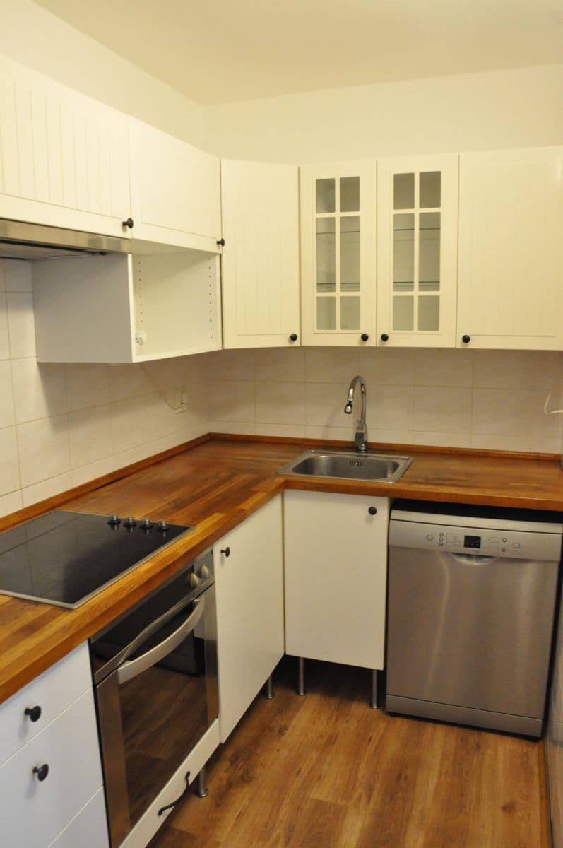 3 bedroom with open-plan kitchen flat to rent, 74 m², Vavřenova, Prague, Prague 3 bedroom with open-plan kitchen flat to rent, 74 m², Vavřenova, Prague, Prague