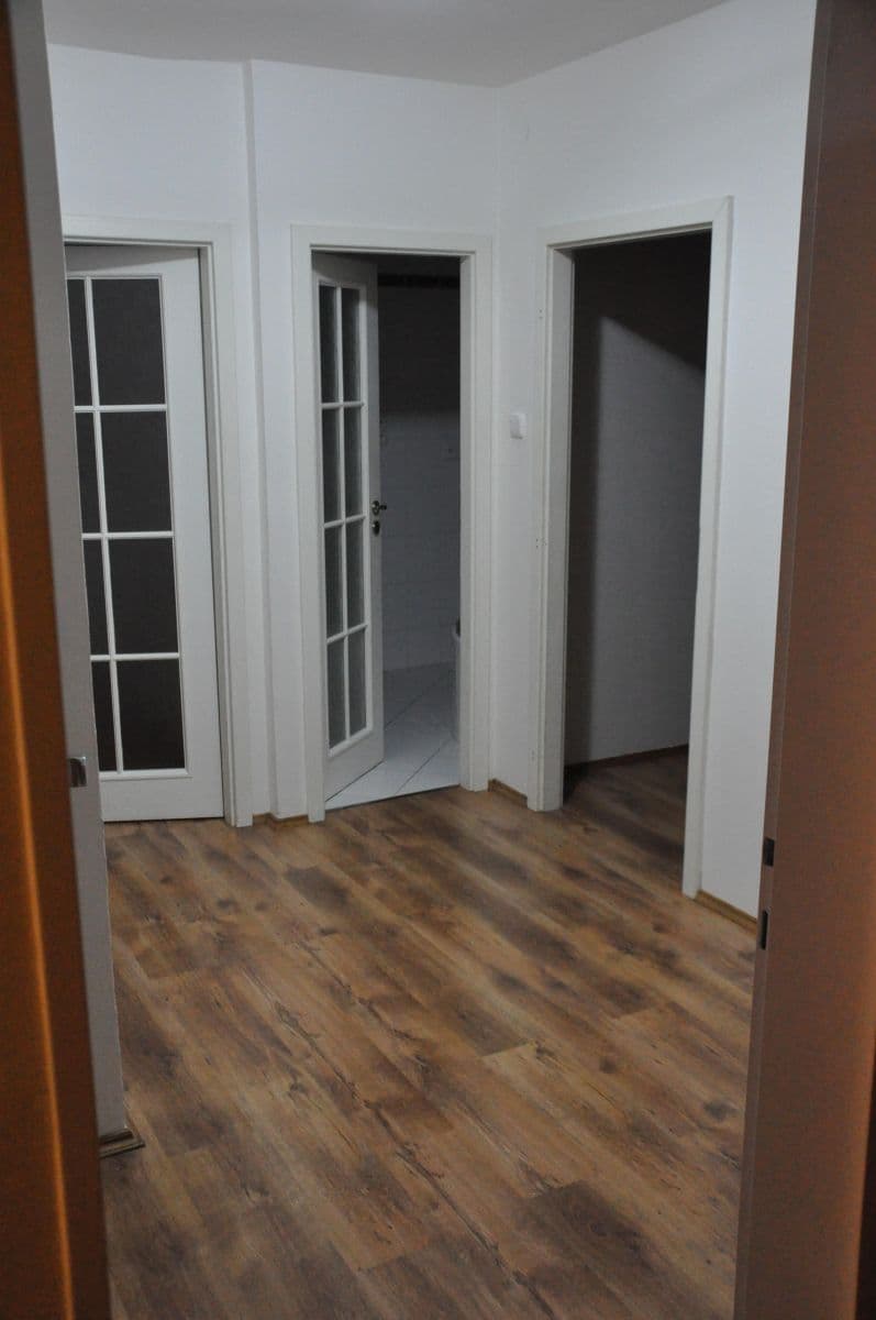 3 bedroom with open-plan kitchen flat to rent, 74 m², Vavřenova, Prague, Prague 3 bedroom with open-plan kitchen flat to rent, 74 m², Vavřenova, Prague, Prague