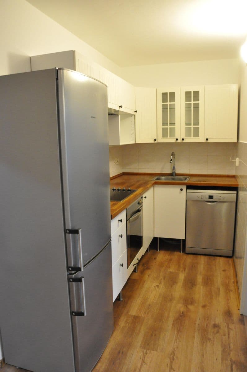 3 bedroom with open-plan kitchen flat to rent, 74 m², Vavřenova, Prague, Prague 3 bedroom with open-plan kitchen flat to rent, 74 m², Vavřenova, Prague, Prague