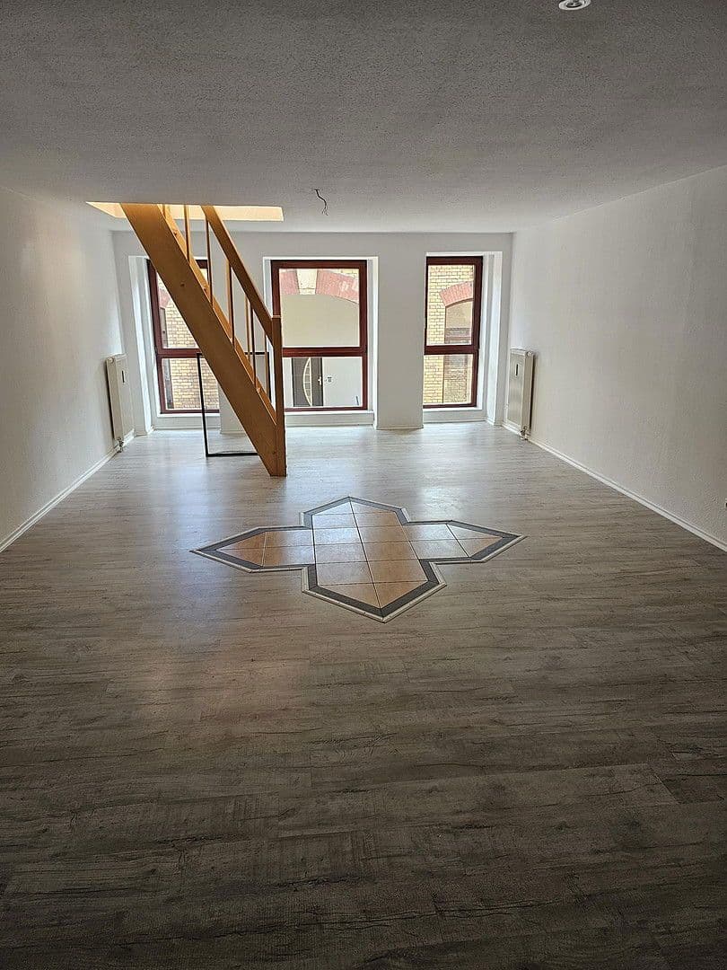 3 bedroom with open-plan kitchen flat to rent, 155 m², Kitscherstr. 10, Crimmitschau, Saxony 3 bedroom with open-plan kitchen flat to rent, 155 m², Kitscherstr. 10, Crimmitschau, Saxony