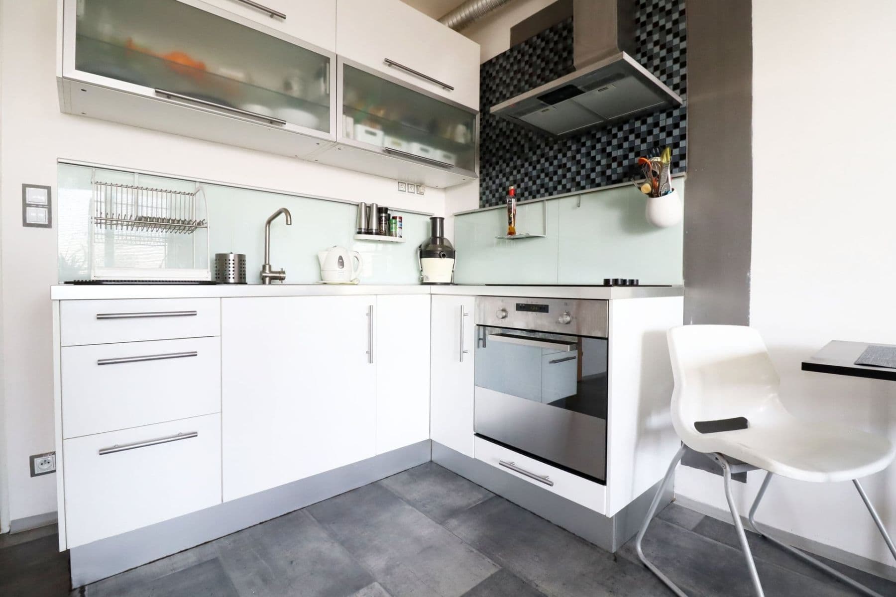 Studio flat to rent, 40 m², Podkovářská, Prague, Prague Studio flat to rent, 40 m², Podkovářská, Prague, Prague