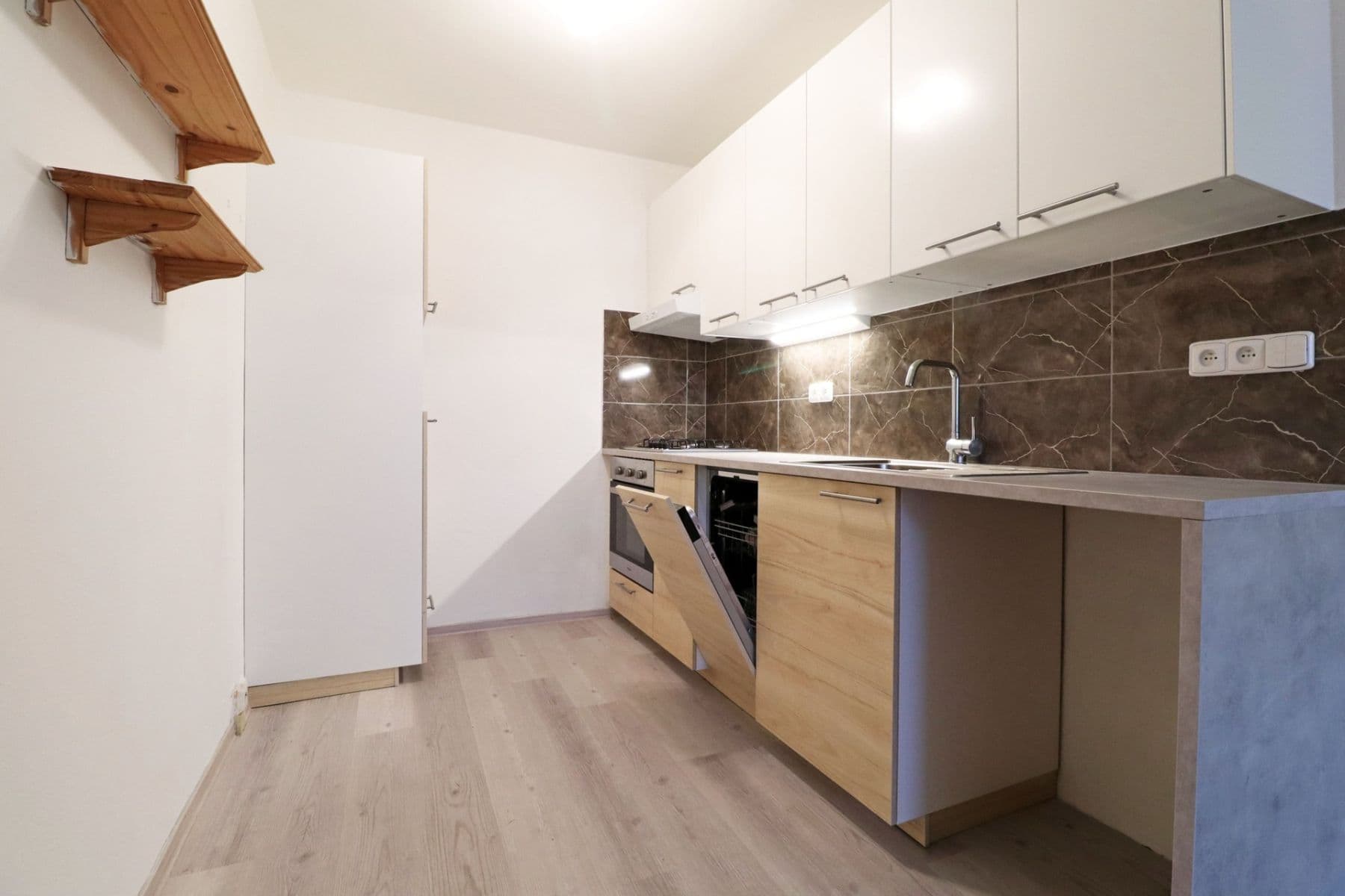 2 bedroom with open-plan kitchen flat to rent, 65 m², Brandlova, Prague, Prague 2 bedroom with open-plan kitchen flat to rent, 65 m², Brandlova, Prague, Prague