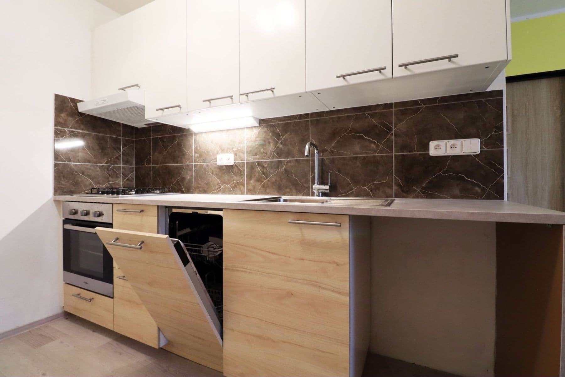 2 bedroom with open-plan kitchen flat to rent, 65 m², Brandlova, Prague, Prague 2 bedroom with open-plan kitchen flat to rent, 65 m², Brandlova, Prague, Prague