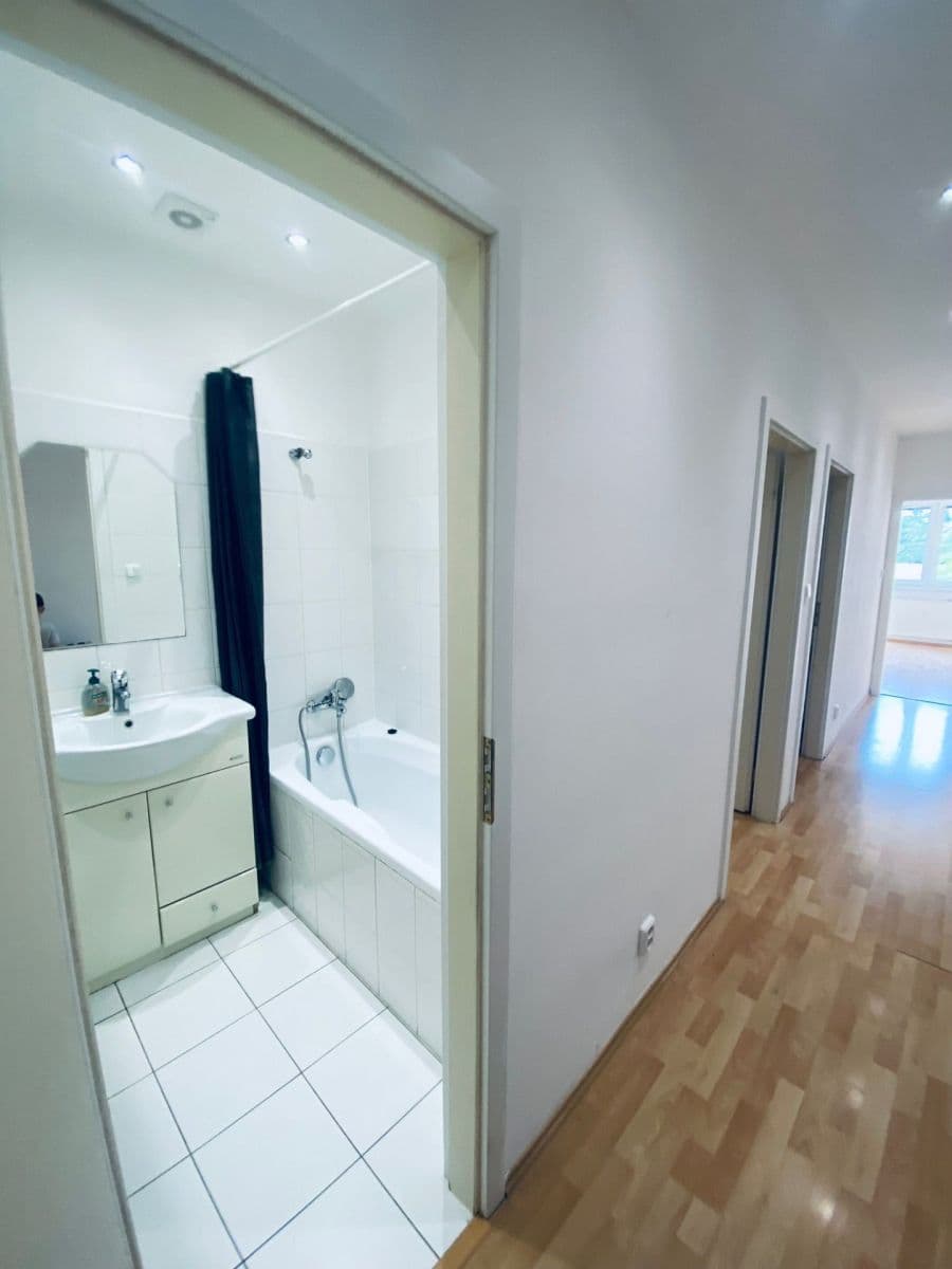 2 bedroom flat to rent, 67 m², náměstí Třebízského, Klecany, Středočeský Region 2 bedroom flat to rent, 67 m², náměstí Třebízského, Klecany, Středočeský Region