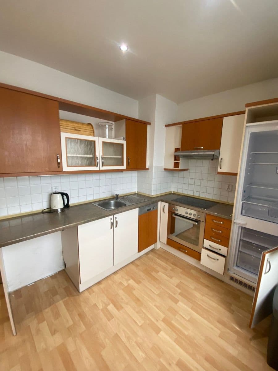 2 bedroom flat to rent, 67 m², náměstí Třebízského, Klecany, Středočeský Region 2 bedroom flat to rent, 67 m², náměstí Třebízského, Klecany, Středočeský Region