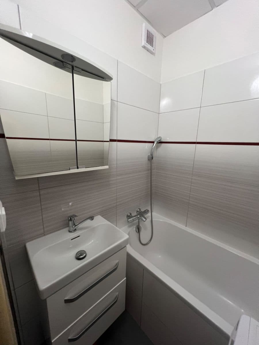 3 bedroom flat for sale, 59 m², 4. května, Vsetín, Zlínský Region 3 bedroom flat for sale, 59 m², 4. května, Vsetín, Zlínský Region