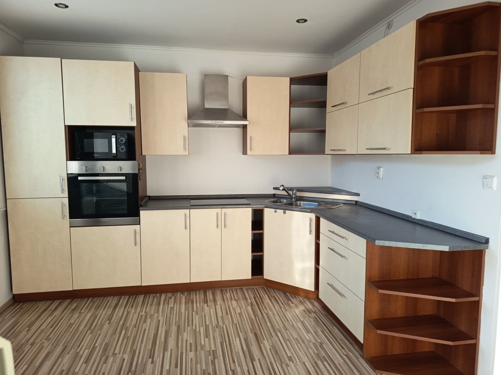 1 bedroom flat to rent, 36 m², Komenského, Chomutov, Ústecký Region 1 bedroom flat to rent, 36 m², Komenského, Chomutov, Ústecký Region