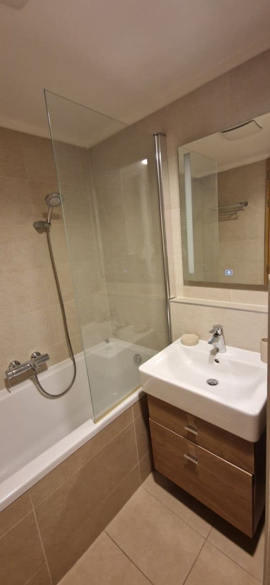 Studio flat to rent, 36 m², Komunardů, Prague, Prague Studio flat to rent, 36 m², Komunardů, Prague, Prague