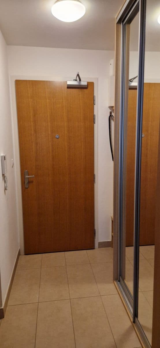 Studio flat to rent, 36 m², Komunardů, Prague, Prague Studio flat to rent, 36 m², Komunardů, Prague, Prague